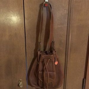 Dooney & Bourke Bags - Dooney & Bourne sling bag Dooney & Bourke Bags - Dooney & Bourne sling bag
